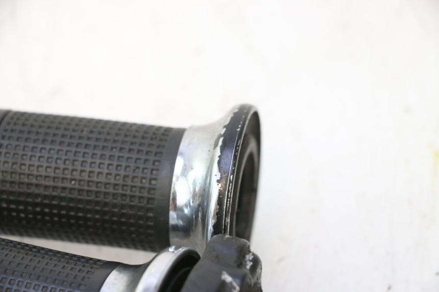 photo de THROTTLE GRIP PIAGGIO VESPA LX 2T 50 (2005 - 2013) - Alternative perspective