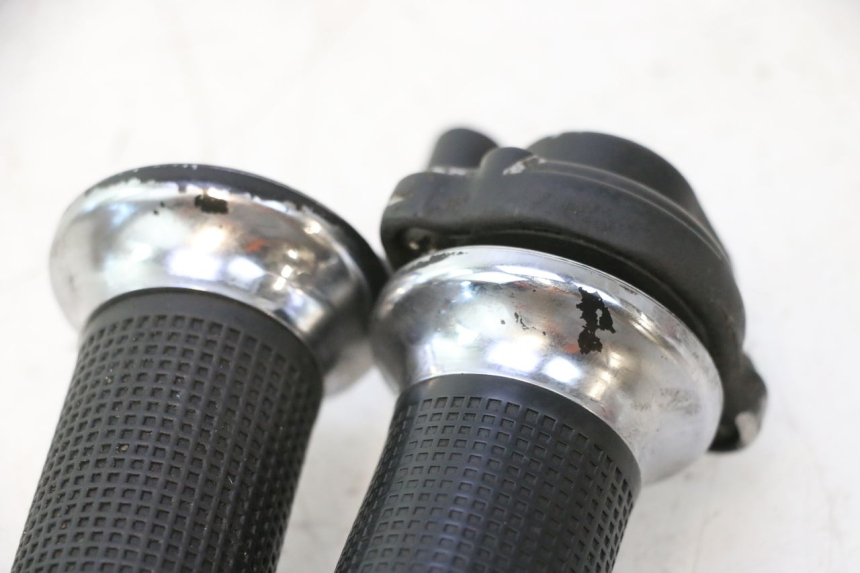 photo de THROTTLE GRIP PIAGGIO VESPA LX 2T 50 (2005 - 2013) - Technical close-up