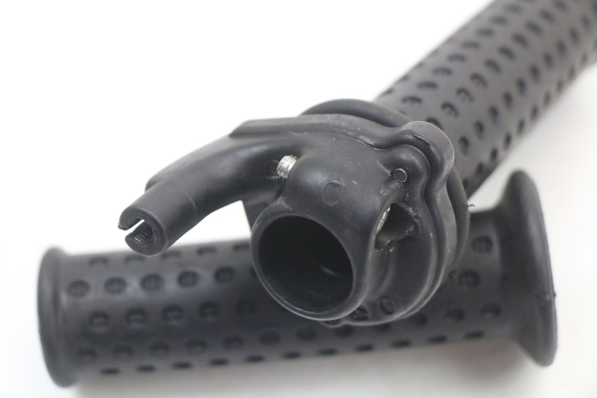 photo de THROTTLE GRIP PIAGGIO VESPA LX 125 (2005 - 2010) - Zoom on usage condition