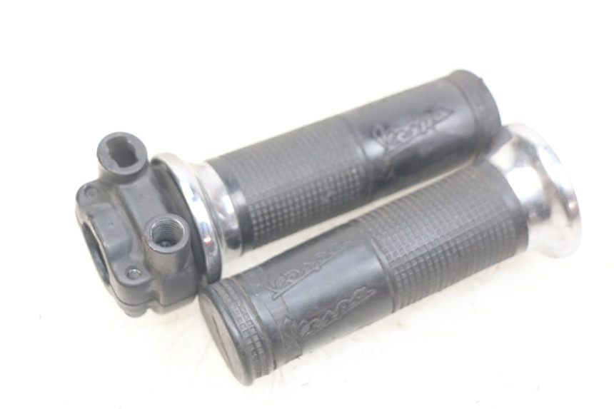 photo de THROTTLE GRIP PIAGGIO VESPA LXV 125 (2006 - 2009) - Zoom on usage condition