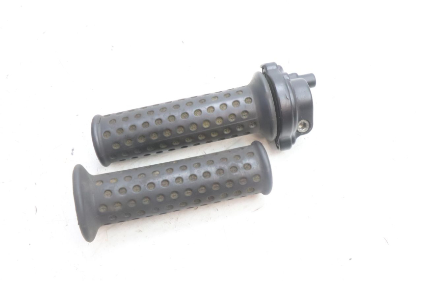 photo de THROTTLE GRIP PIAGGIO VESPA S 2T 50 (2007 - 2014) - Zoom on usage condition