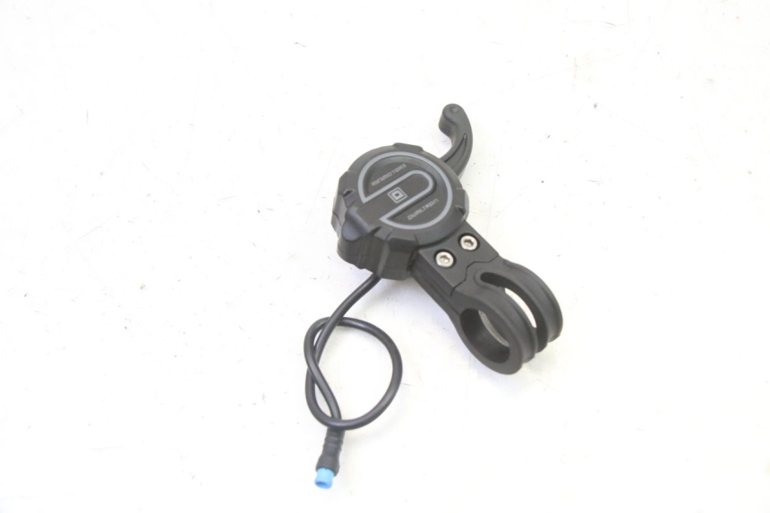 photo de THROTTLE GRIP DUALTRON VICTOR LIMITED 1 - Zoom on usage condition