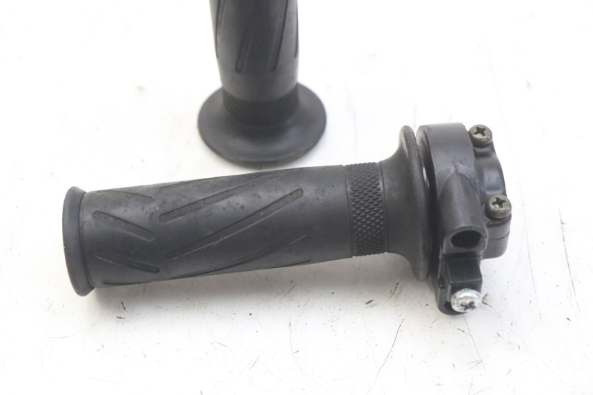 photo de THROTTLE GRIP YAMAHA X-CITY XCITY 125 (2007 - 2013) - Alternative perspective