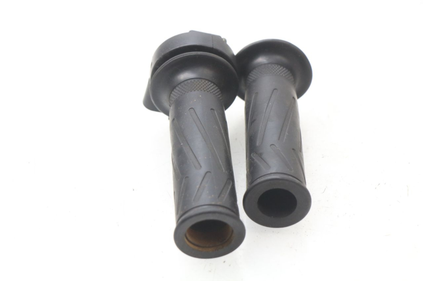 photo de THROTTLE GRIP YAMAHA XMAX X-MAX 125 (2006 - 2009) - Alternative perspective