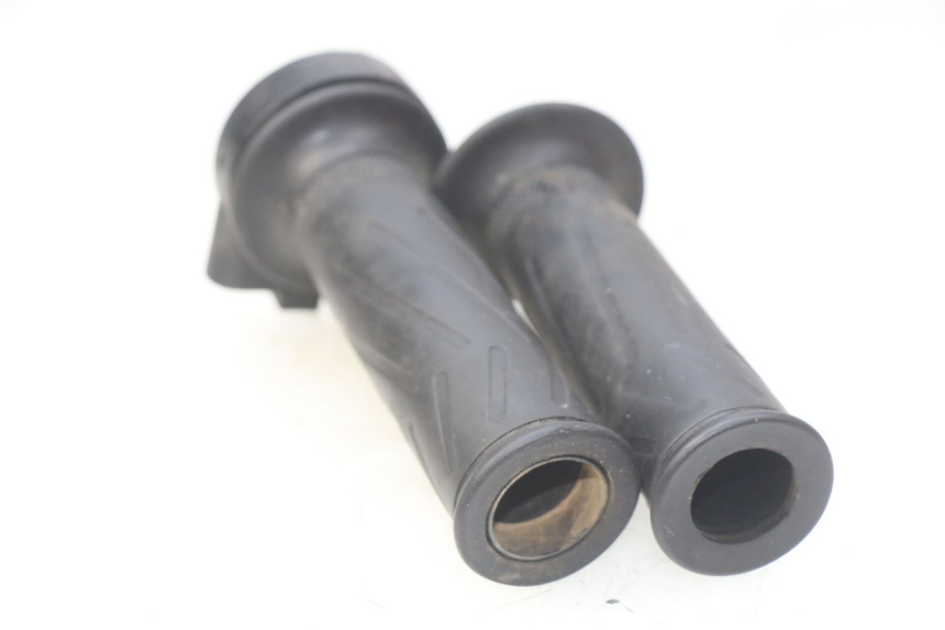 photo de THROTTLE GRIP YAMAHA XMAX X-MAX 125 (2006 - 2009) - Alternative perspective