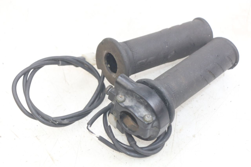 photo de THROTTLE GRIP YAMAHA X-MAX XMAX 250 (2006 - 2009) - Main view