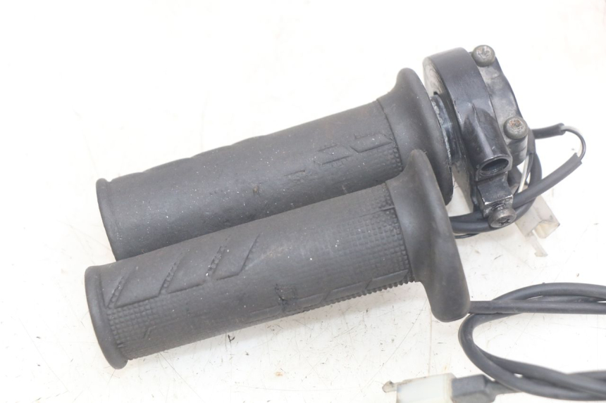 photo de THROTTLE GRIP YAMAHA X-MAX XMAX 250 (2006 - 2009) - Zoom on usage condition