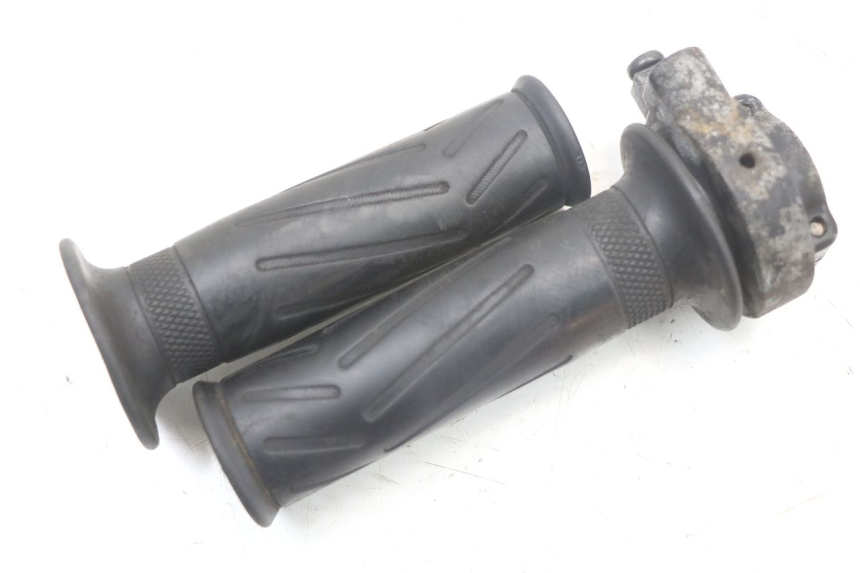 photo de THROTTLE GRIP YAMAHA X-MAX XMAX 250 (2006 - 2009) - Zoom on usage condition