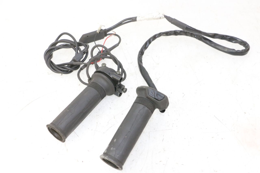 photo de THROTTLE GRIP YAMAHA XMAX X-MAX 125 (2006 - 2009) - Main view