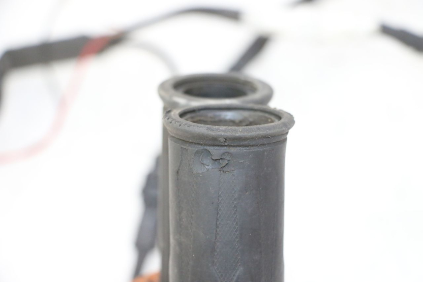 photo de THROTTLE GRIP YAMAHA XMAX X-MAX 125 (2006 - 2009) - Surface and material condition