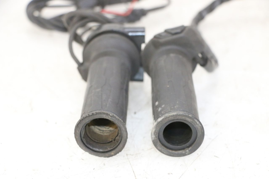 photo de THROTTLE GRIP YAMAHA XMAX X-MAX 125 (2006 - 2009) - Checked used part