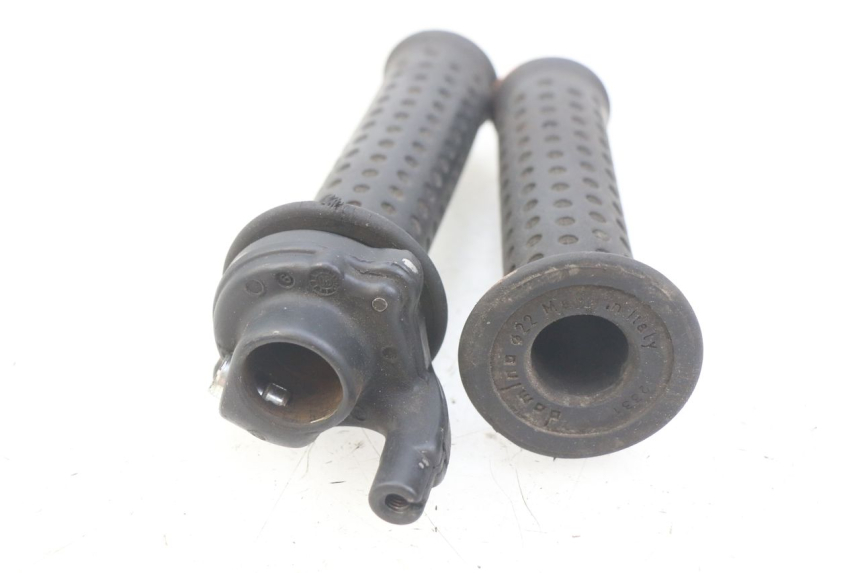 photo de THROTTLE GRIP PIAGGIO X8 125 (2004 - 2007) - Zoom on usage condition