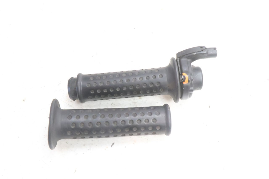 photo de THROTTLE GRIP PIAGGIO X9 AMALFI 180 (2000 - 2003) - Alternative perspective