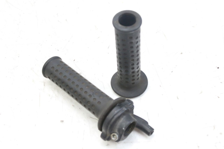 photo de THROTTLE GRIP PIAGGIO X9 EVOLUTION 125 (2003 - 2007) - Component detail