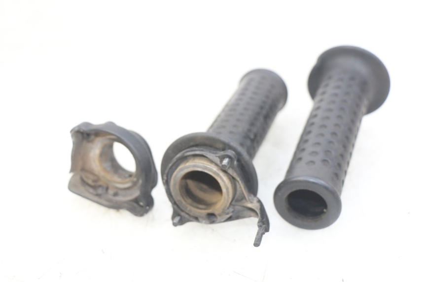 photo de THROTTLE GRIP PIAGGIO XEVO - X EVO 125 (2007 - 2017) - Zoom on usage condition