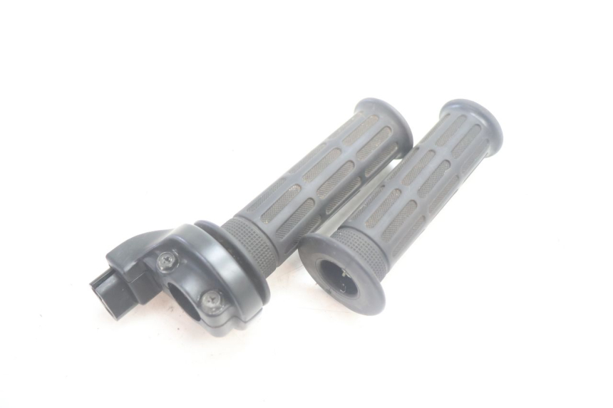 photo de THROTTLE GRIP HONDA XLV VARADERO 125 (2007 - 2012) - Component detail
