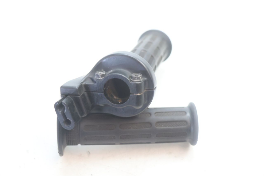 photo de THROTTLE GRIP HONDA XLV VARADERO 125 (2007 - 2012) - Zoom on usage condition