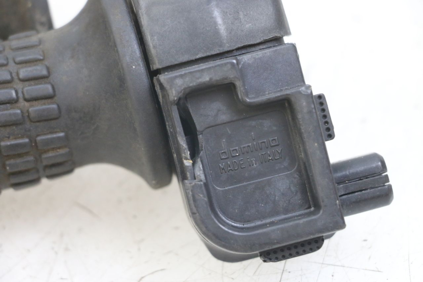 photo de THROTTLE GRIP PEUGEOT XP6 50 (1997 - 2003) - Zoom on usage condition