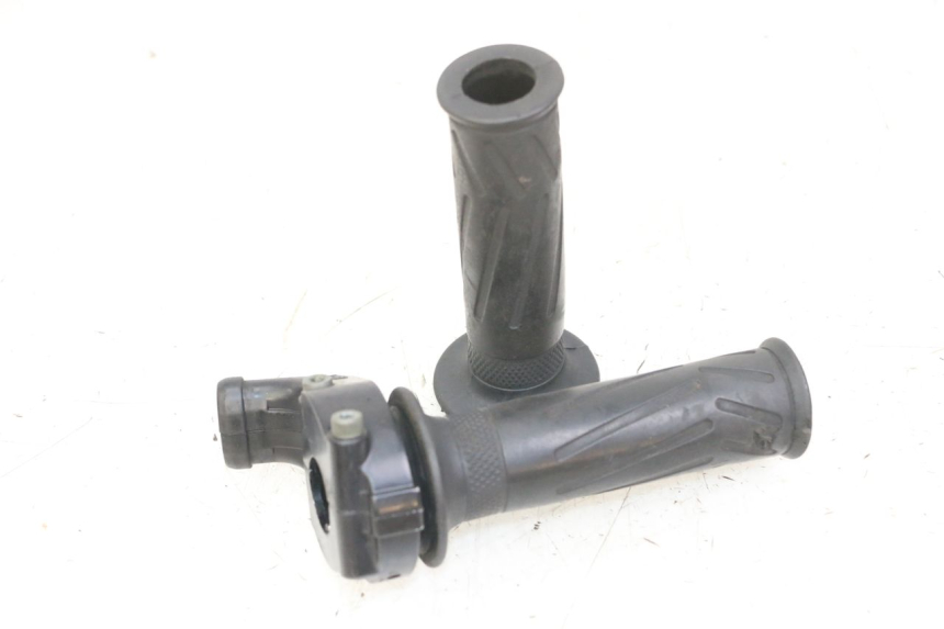 photo de THROTTLE GRIP YAMAHA FZS FAZER 600 (2001 - 2003) - Main view