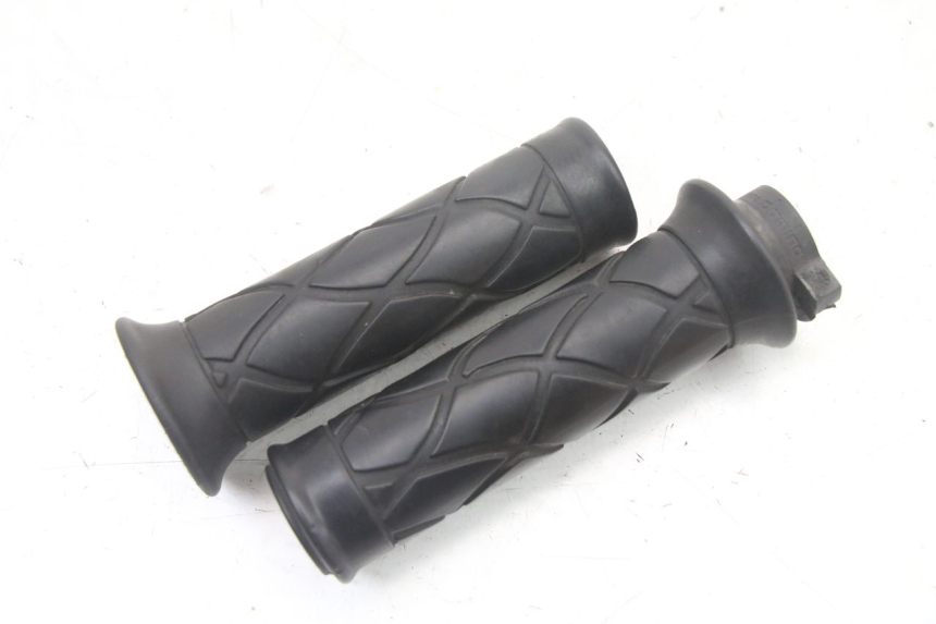 photo de THROTTLE GRIP YAMAHA YP MAJESTY 125 (2007 - 2010) - Alternative perspective