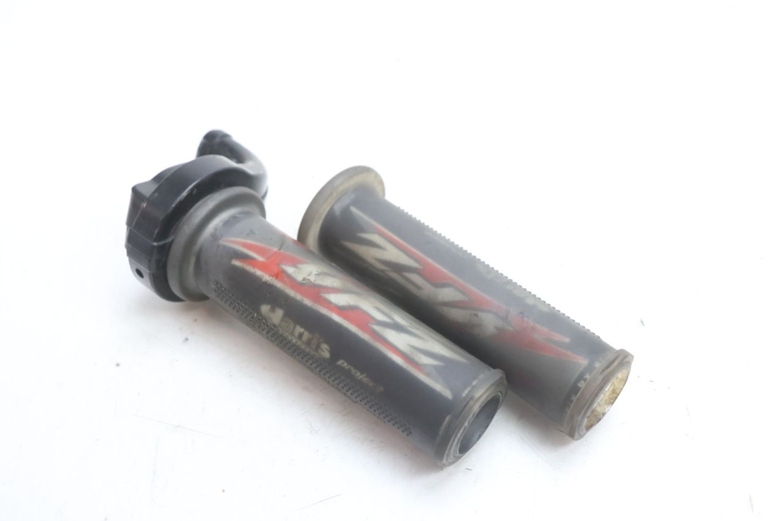 photo de THROTTLE GRIP YAMAHA YZF R GENESIS 750 (1993 - 1998) - Component detail
