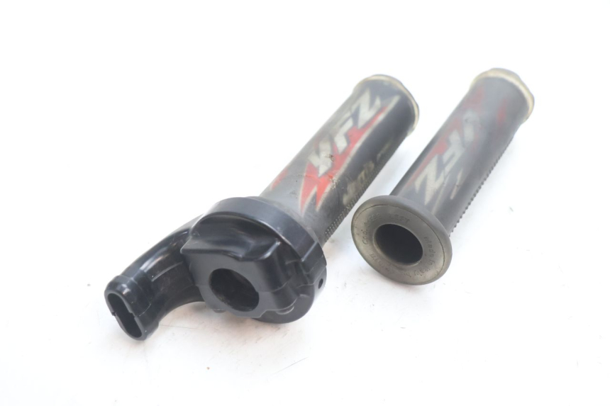 photo de THROTTLE GRIP YAMAHA YZF R GENESIS 750 (1993 - 1998) - Zoom on usage condition