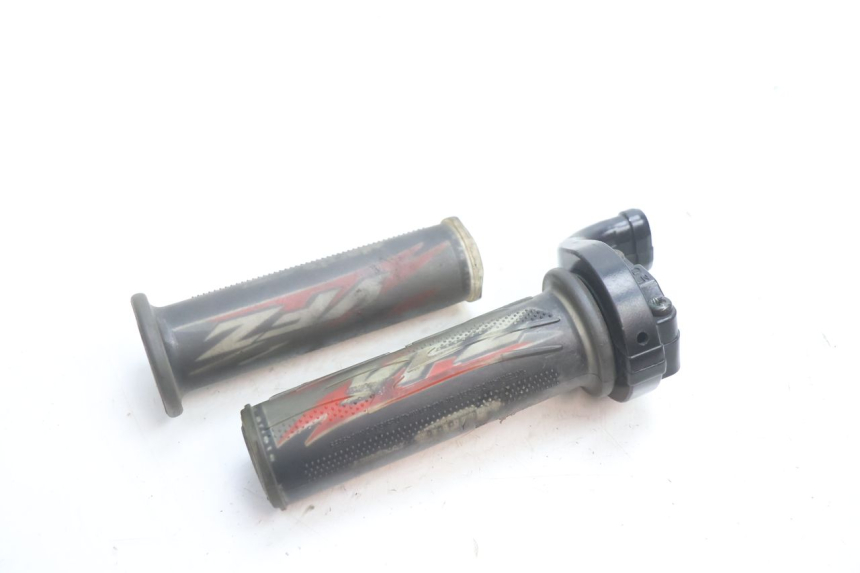 photo de THROTTLE GRIP YAMAHA YZF R GENESIS 750 (1993 - 1998) - Alternative perspective