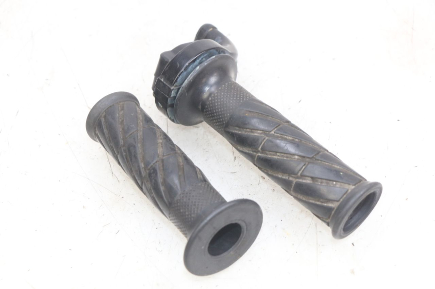 photo de THROTTLE GRIP YAMAHA YZF R THUNDERCAT 600 (1996 - 2003) - Component detail