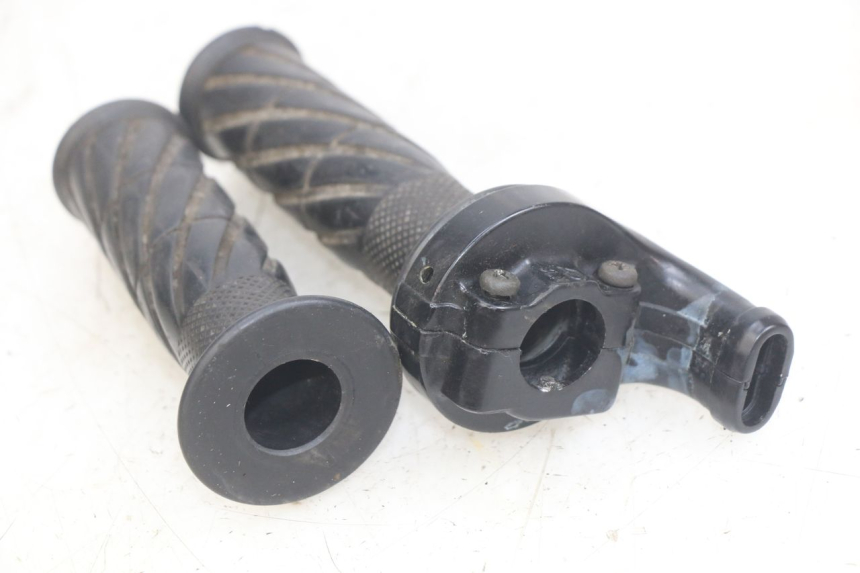photo de THROTTLE GRIP YAMAHA YZF R THUNDERCAT 600 (1996 - 2003) - Zoom on usage condition