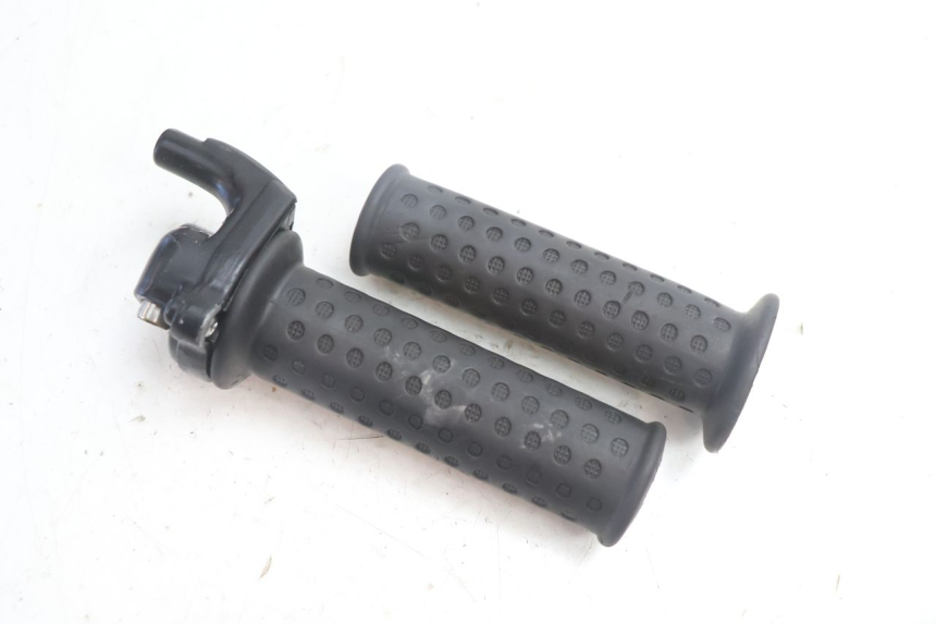 photo de THROTTLE GRIP PIAGGIO ZIP 2T 50 (2009 - 2019) - Component detail