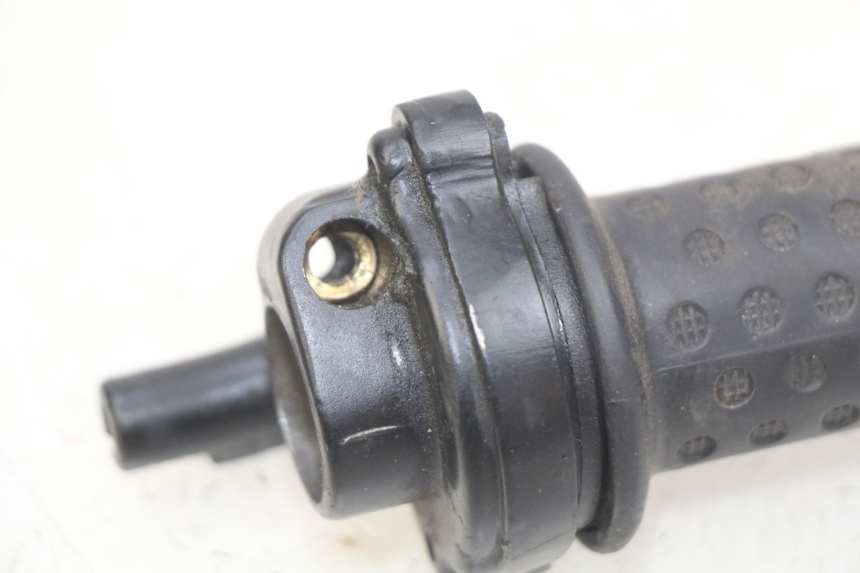 photo de THROTTLE GRIP PIAGGIO ZIP 4T 50 (2018 - 2020) - Alternative perspective