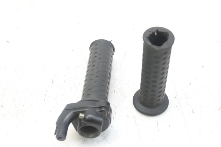 photo de THROTTLE GRIP PIAGGIO ZIP 4T 50 (2018 - 2020) - Alternative perspective