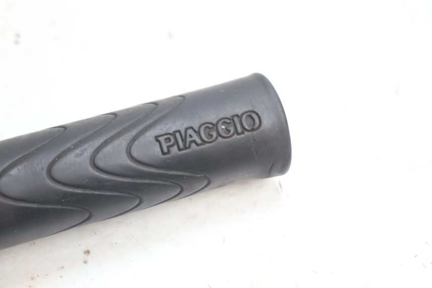 photo de THROTTLE GRIP PIAGGIO ZIP 4T 50 (2018 - 2020) - Zoom on usage condition