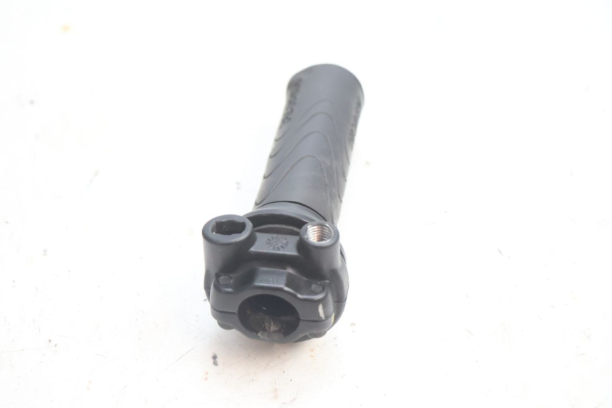 photo de THROTTLE GRIP PIAGGIO ZIP 4T 50 (2018 - 2020) - Alternative perspective