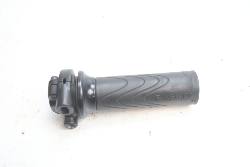 photo de THROTTLE GRIP PIAGGIO ZIP 4T 50 (2018 - 2020) - Fixing points details