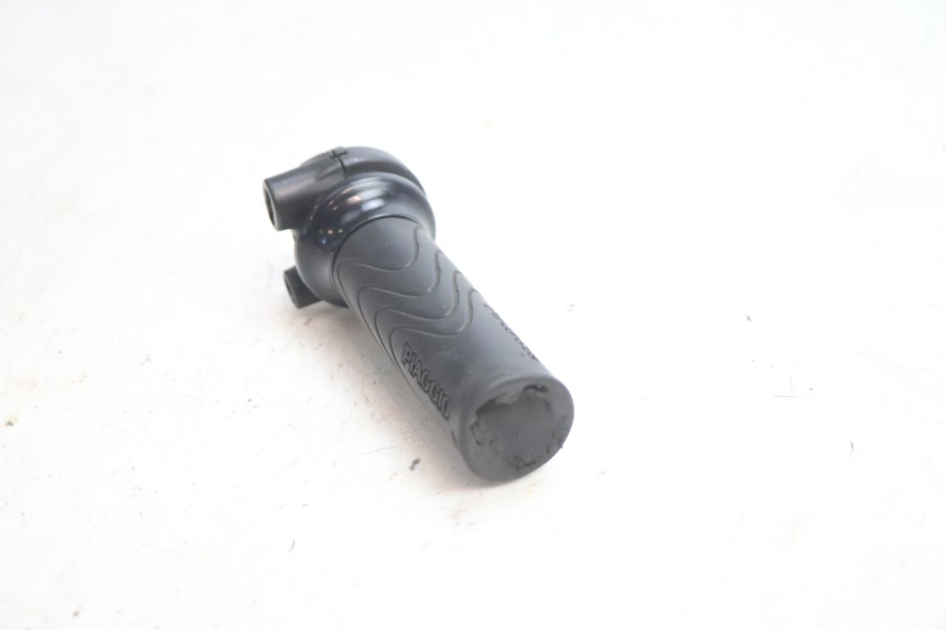 photo de THROTTLE GRIP PIAGGIO ZIP 4T 50 (2018 - 2020) - Surface and material condition