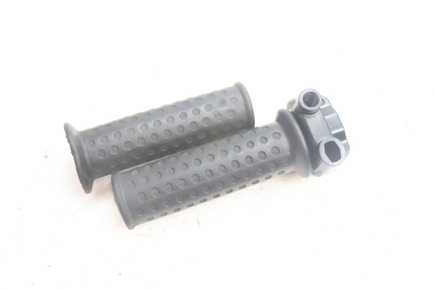 photo de THROTTLE GRIP PIAGGIO ZIP IGET 4T 50 (2021 - 2023) - Alternative perspective