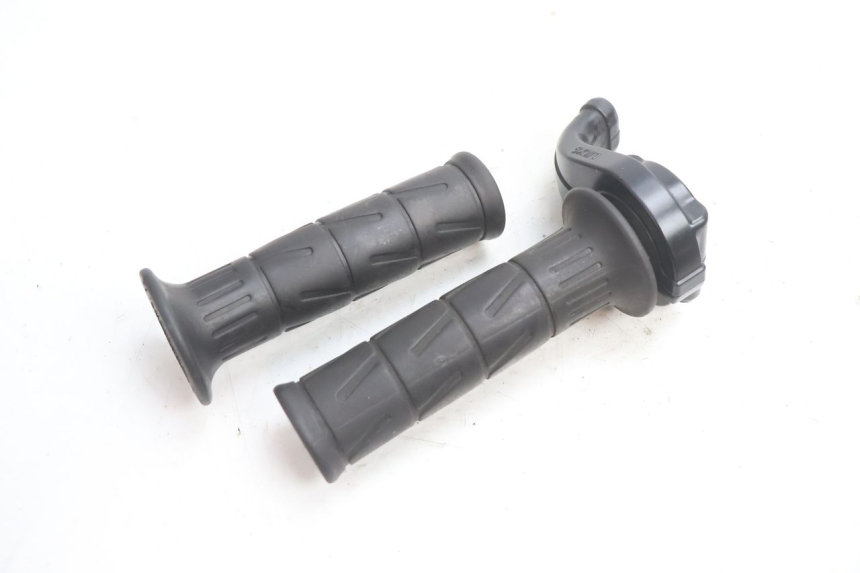 photo de THROTTLE GRIP KAWASAKI ZX-6R ZX6R 600 (2000 - 2002) - Zoom on usage condition