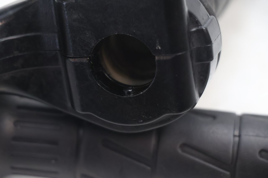 photo de THROTTLE GRIP KAWASAKI ZX-6R ZX6R 600 (2000 - 2002) - Technical close-up