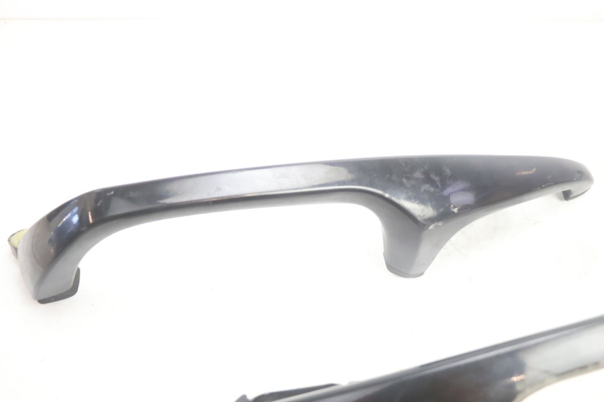 photo de GRAB RAIL SUZUKI BURGMAN EXECUTIVE ABS 650 (2006 - 2012) - Technical close-up