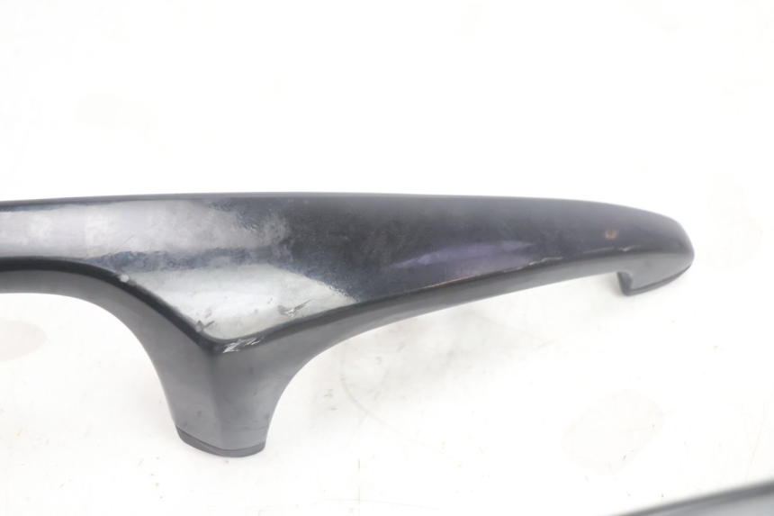 photo de GRAB RAIL SUZUKI BURGMAN EXECUTIVE ABS 650 (2006 - 2012) - Fixing points details