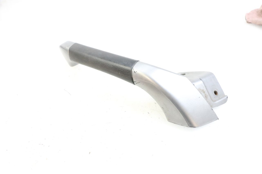 photo de RIGHT GRAB RAIL  PIAGGIO MP3 125 (2006 - 2014) - Technical close-up