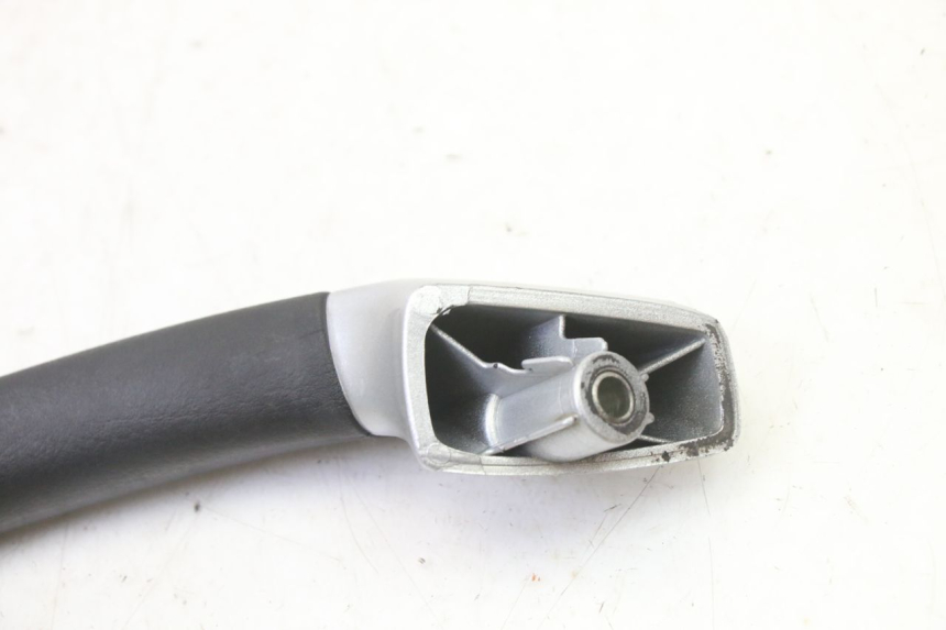 photo de RIGHT REAR HANDLEBAR PIAGGIO MP3 RL 250 (2006 - 2010) - Fixing points details