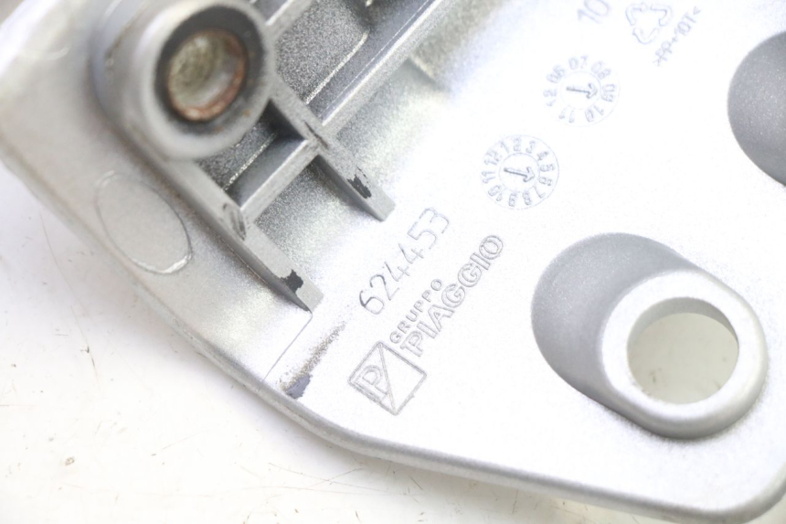 photo de RIGHT REAR HANDLEBAR PIAGGIO MP3 RL 250 (2006 - 2010) - Surface and material condition