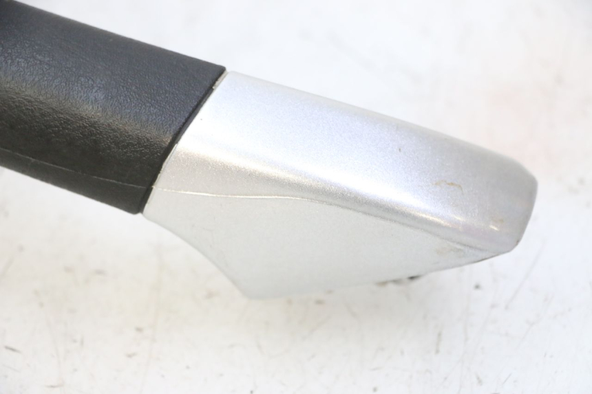 photo de RIGHT REAR HANDLEBAR PIAGGIO MP3 RL 250 (2006 - 2010) - Fixing points details