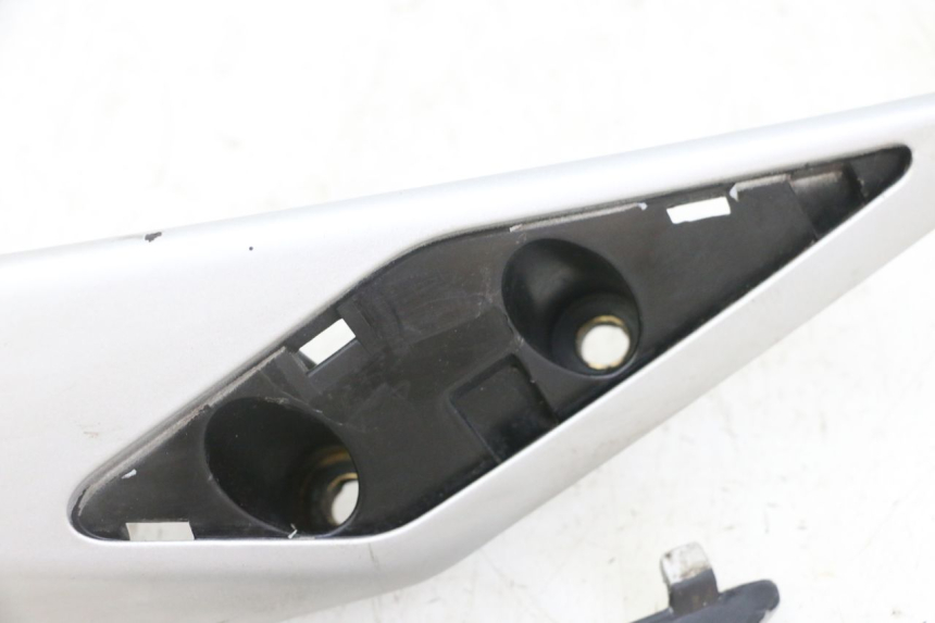 photo de RIGHT GRAB RAIL  PEUGEOT SATELIS 125 (2013 - 2018) - Additional view of the item