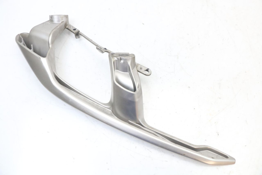 photo de RIGHT REAR HANDLEBAR YAMAHA XMAX X-MAX ABS 125 (2017 - 2020) - Zoom on usage condition