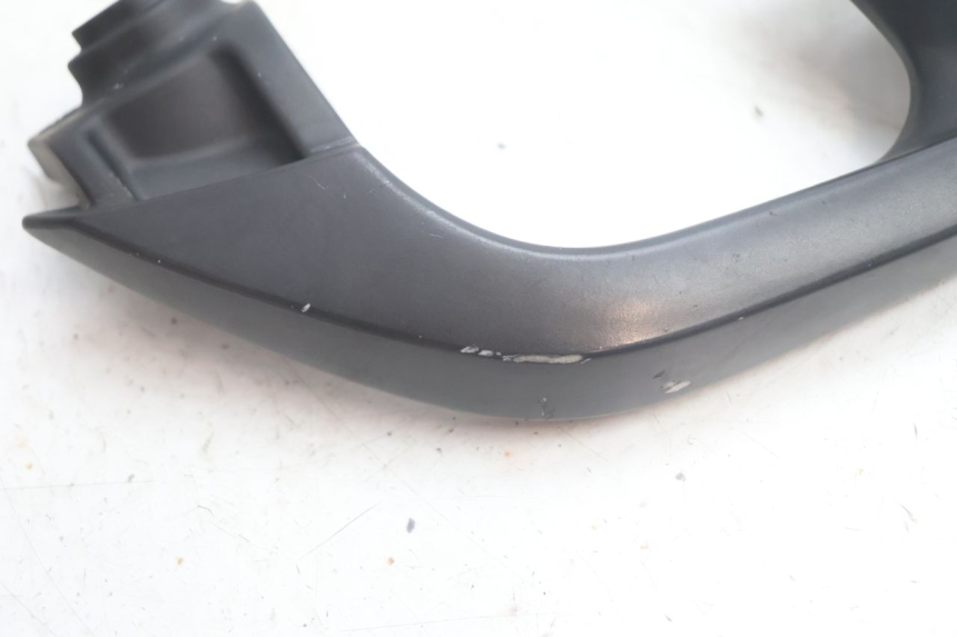 photo de RIGHT REAR HANDLEBAR YAMAHA X-MAX XMAX 125 (2010 - 2013) - Fixing points details