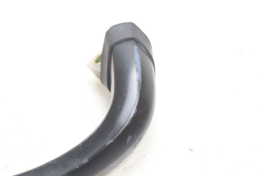 photo de RIGHT GRAB RAIL  KAWASAKI ZX-6R ZX6R 600 (2000 - 2002) - Zoom on usage condition