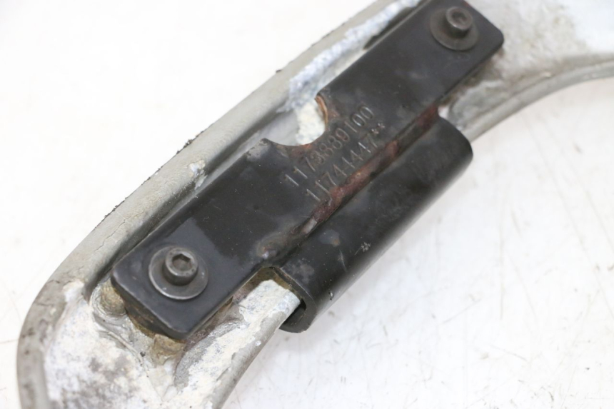 photo de REAR HANDLEBARS PEUGEOT ELYSTAR 50 (2002 - 2014) - Surface and material condition